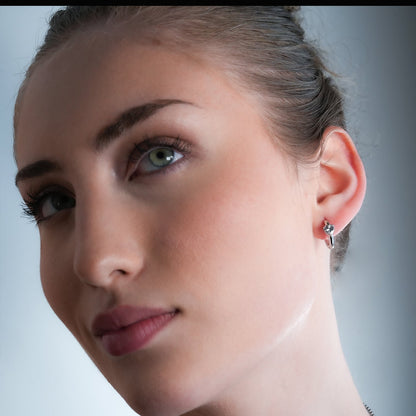 PELLA Or Blanc (Plaqué Argent) : Mini Créoles avec Moissanite en Forme de Cœur