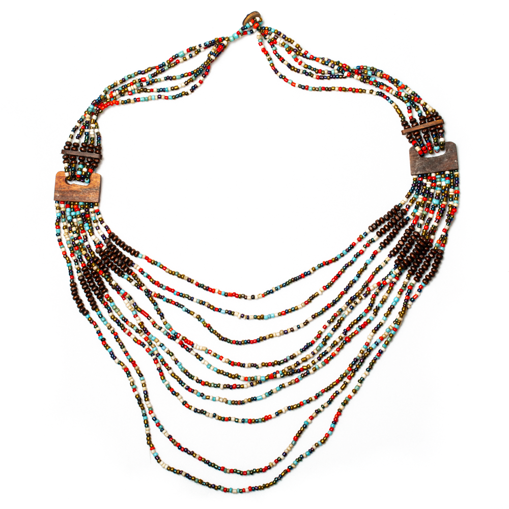 Long collier multi-rangs avec détails en bois