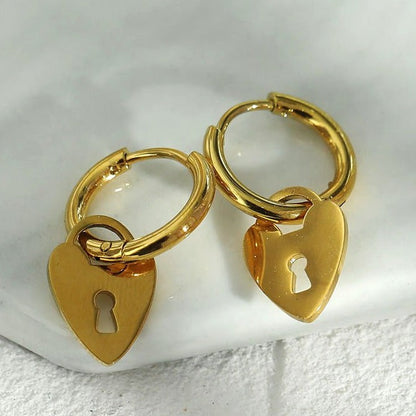 Mini créoles avec charm en forme de cadenas cœur – Modèle PYAR en or