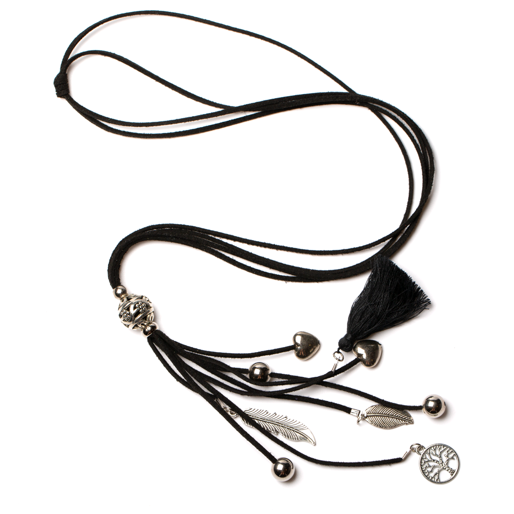 Collier en daim avec pompon et breloques
