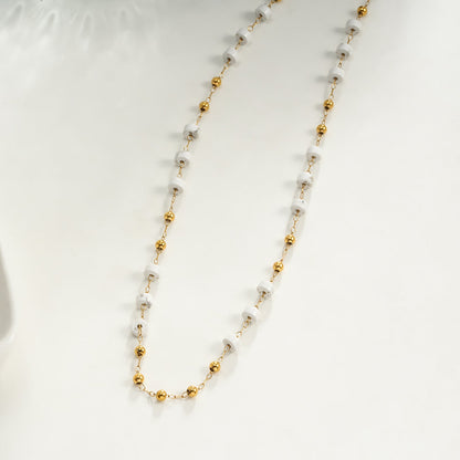SANTA CRUZ Blanc : Collier chaîne en perles de pierre blanches et dorées