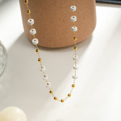 SANTA CRUZ Blanc : Collier chaîne en perles de pierre blanches et dorées