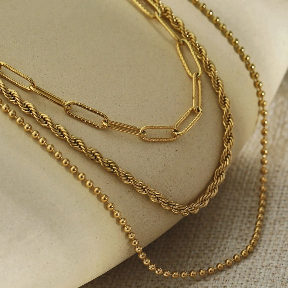 SELENE : Collier triple couche en chaîne dorée