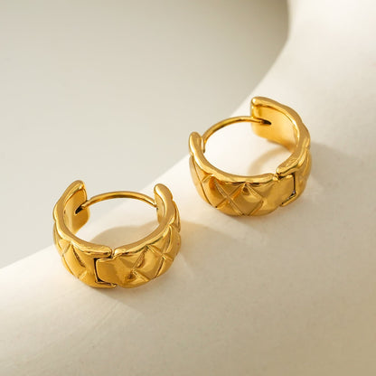 SHELBURNE : Boucles d'oreilles mini créoles larges gravées décoratives en or