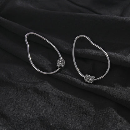 Boucles d'oreilles créoles SIMAN en argent avec pavé zircone de forme irrégulière