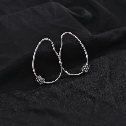 Boucles d'oreilles créoles SIMAN en argent avec pavé zircone de forme irrégulière