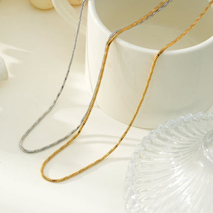 SKAGWAY : Collier en chaîne avec textures torsadées minimalistes en or