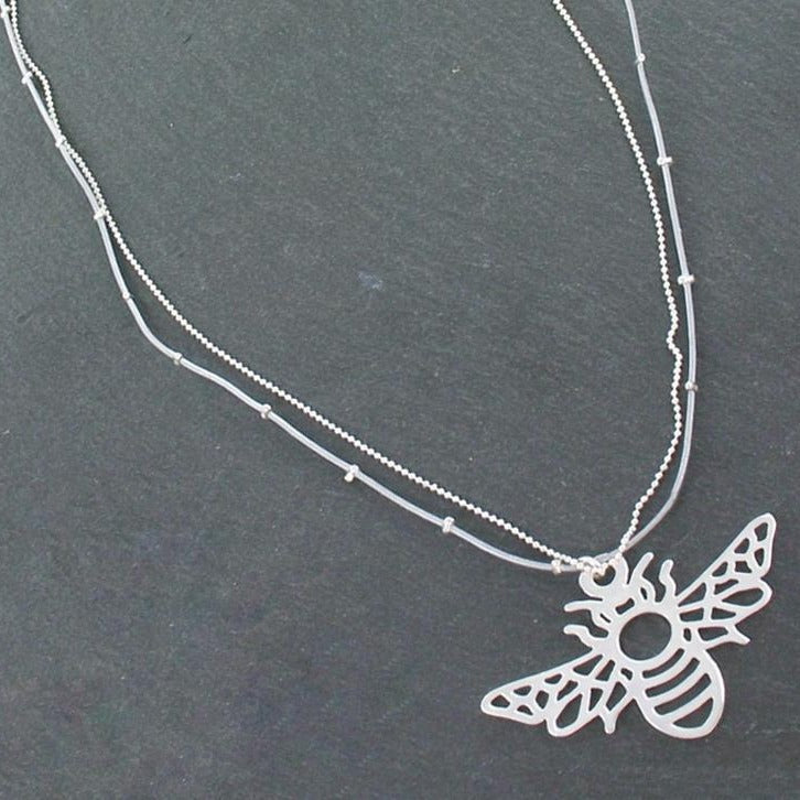 Collier double rang avec pendentif abeille en plaqué argent
