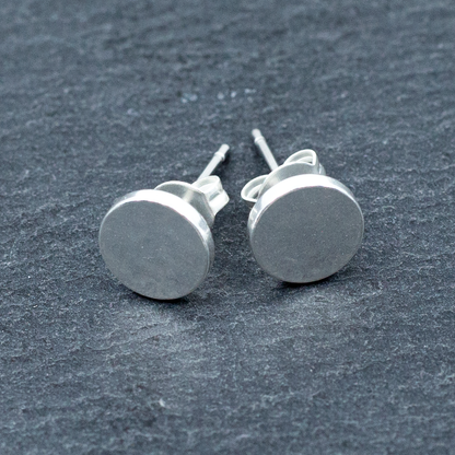 Puces d'oreilles simples en forme de disque plaqué argent