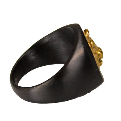 Bague chevalière SteelTime pour hommes en acier inoxydable noir avec lion doré