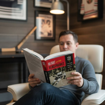 CŒUR DES BLACKHAWKS, LIVRE SIGNÉ PAR PIERRE PILOTE - MÉMOIRES DE HOCKEY AUTOGRAPHÉ, COUVERTURE RIGIDE 9 X 6 POUCES - SOUVENIR DE COLLECTION DE LÉGENDE DU HOCKEY DE CHICAGO