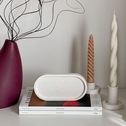Plateau vide-poche ovale en jésmonite fait main : Décoration scandinave