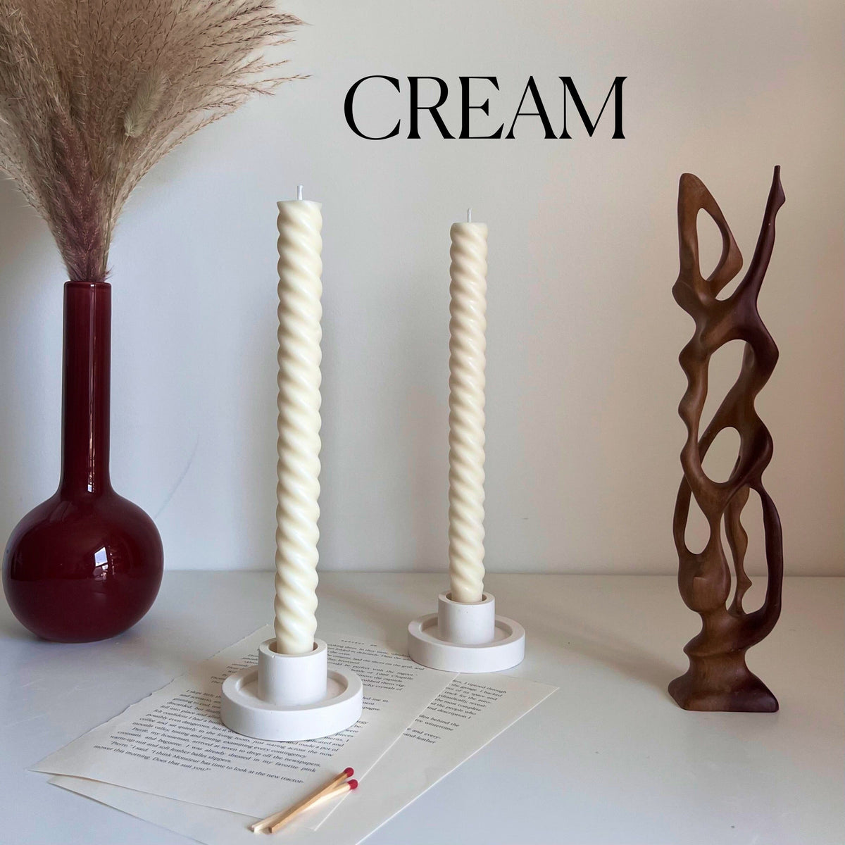 Grande bougie conique torsadée en cire de soja : Décoration pastel faite à la main