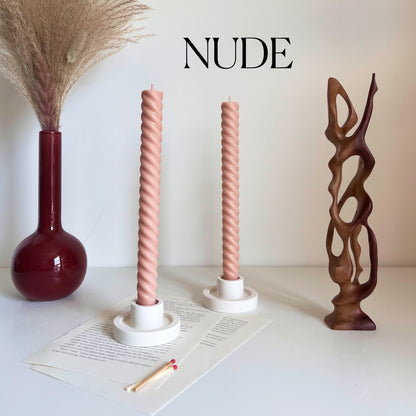 Grande bougie conique torsadée en cire de soja : Décoration pastel faite à la main