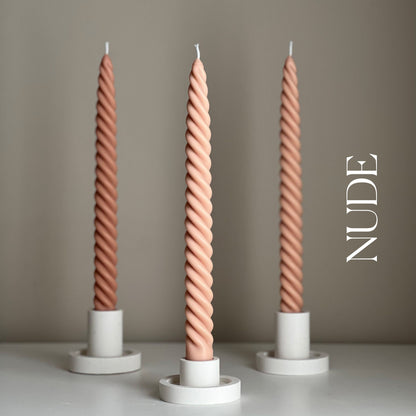 Grande bougie conique torsadée en cire de soja : Décoration pastel faite à la main
