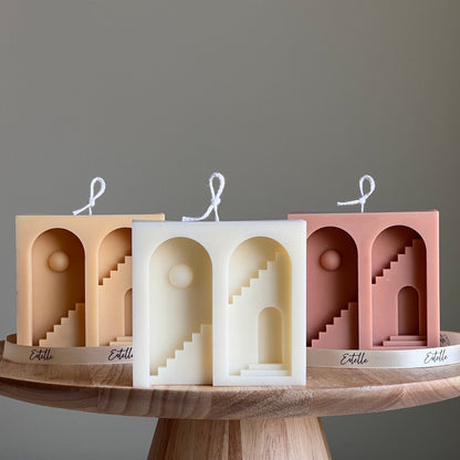 Bougie de soja Santorin : Pilier sculptural, décoration d'intérieur minimaliste