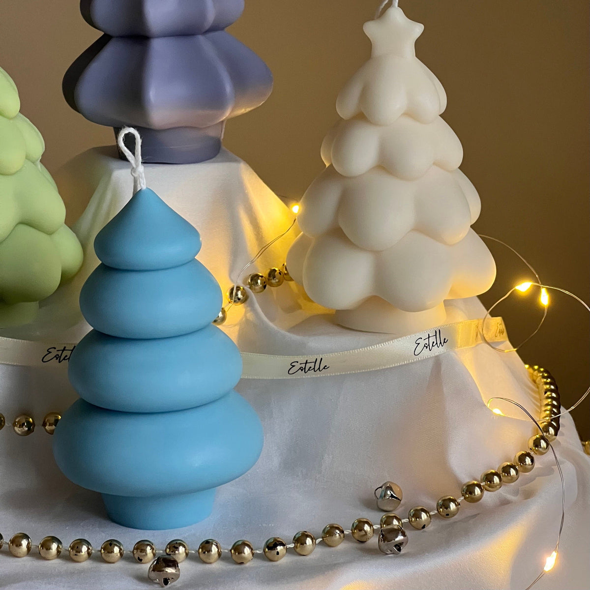 Bougie en soja en forme de sapin de Noël, coulée à la main : Décoration festive pour la maison