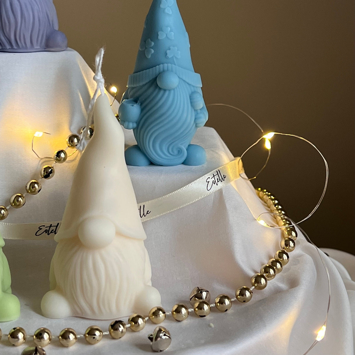 Bougie de Noël en forme de gnome faite à la main : Décoration festive des Fêtes