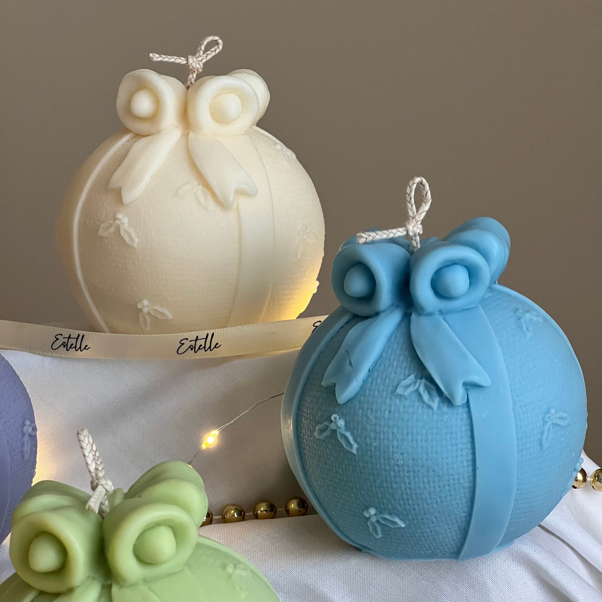 Hand Poured Christmas Bauble Soy Candle: Festive Decor