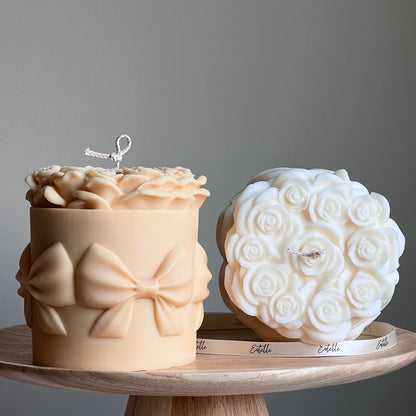 Grande bougie pilier en cire de soja coulée à la main Panier de roses