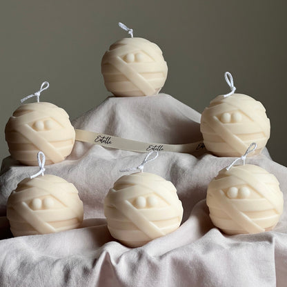 Bougie d'Halloween momie faite à la main | Bougie sculpturale en cire de soja
