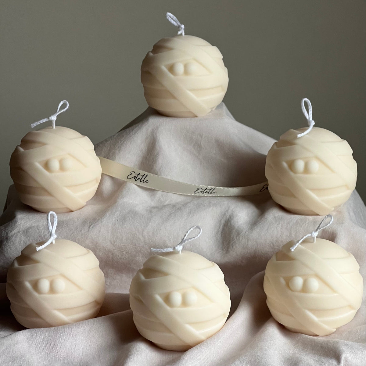 Bougie d'Halloween momie faite à la main | Bougie sculpturale en cire de soja