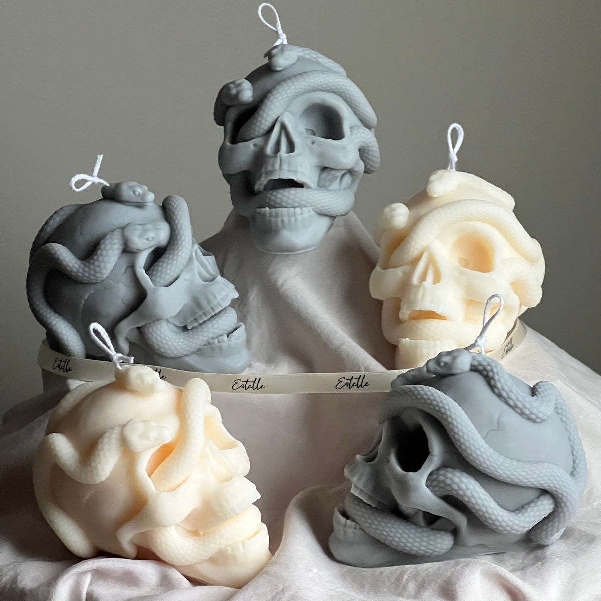 Bougie Crâne aux Serpents : Décoration d'Halloween Effrayante en Cire de Soja