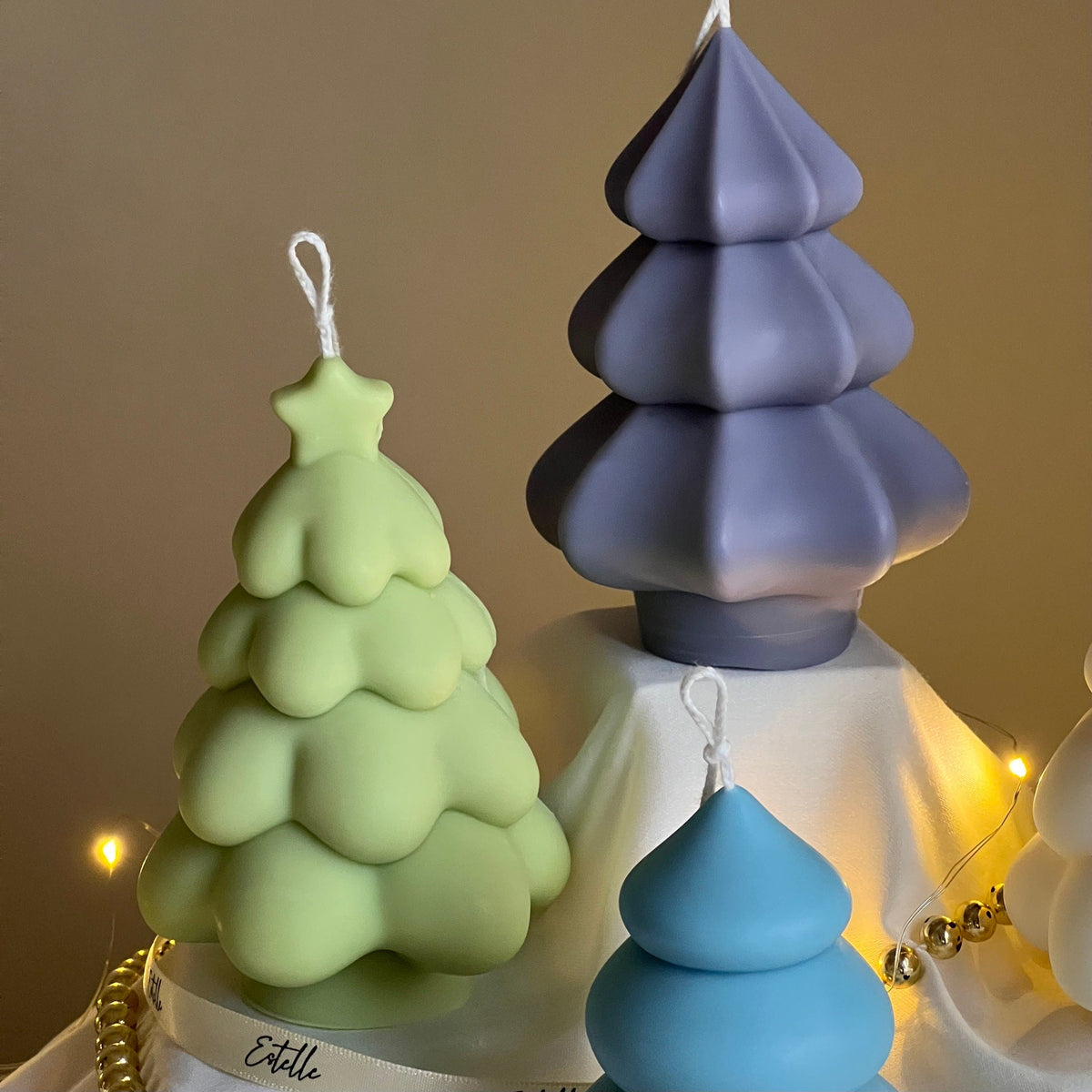 Bougie en soja en forme de sapin de Noël, coulée à la main : Décoration festive pour la maison