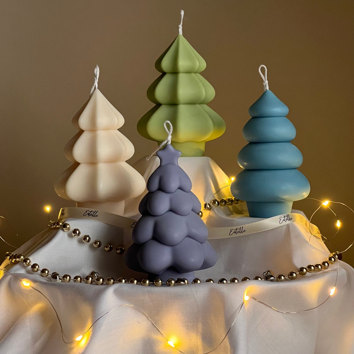 Bougie en soja en forme de sapin de Noël, coulée à la main : Décoration festive pour la maison