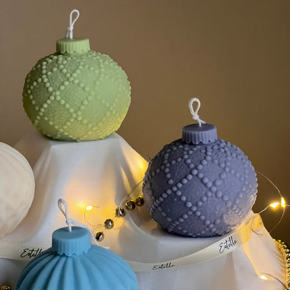 Bougie de soja artisanale en forme de boule de Noël : Décoration festive