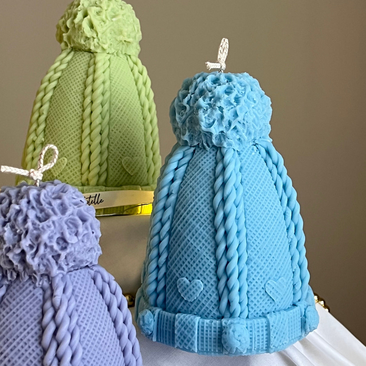 Bougie chapeau de Noël coulée à la main : Décoration festive en cire de soja