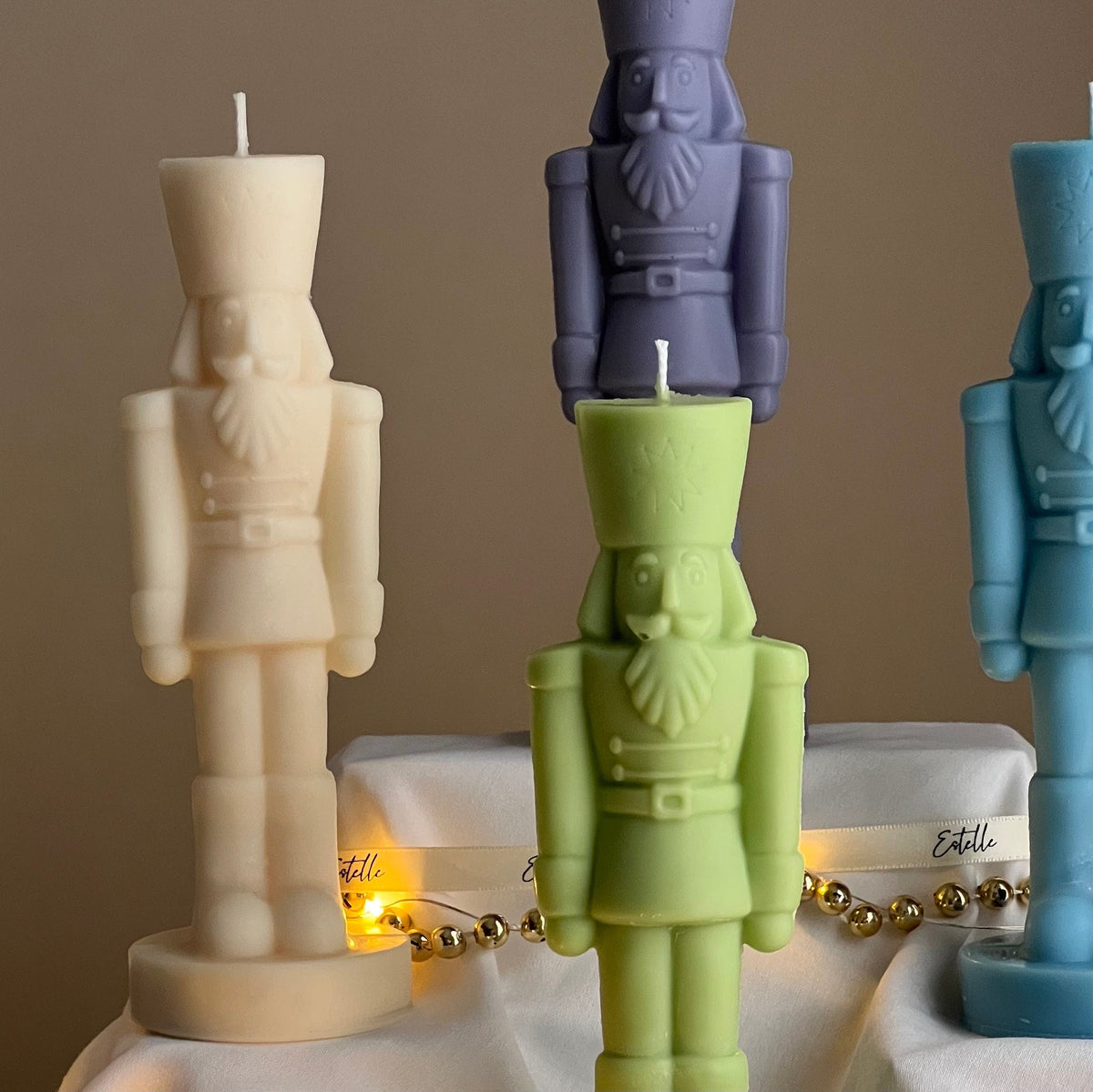 Bougie Casse-Noisette Faite Main : Cadeau Décoratif de Noël Sculptural