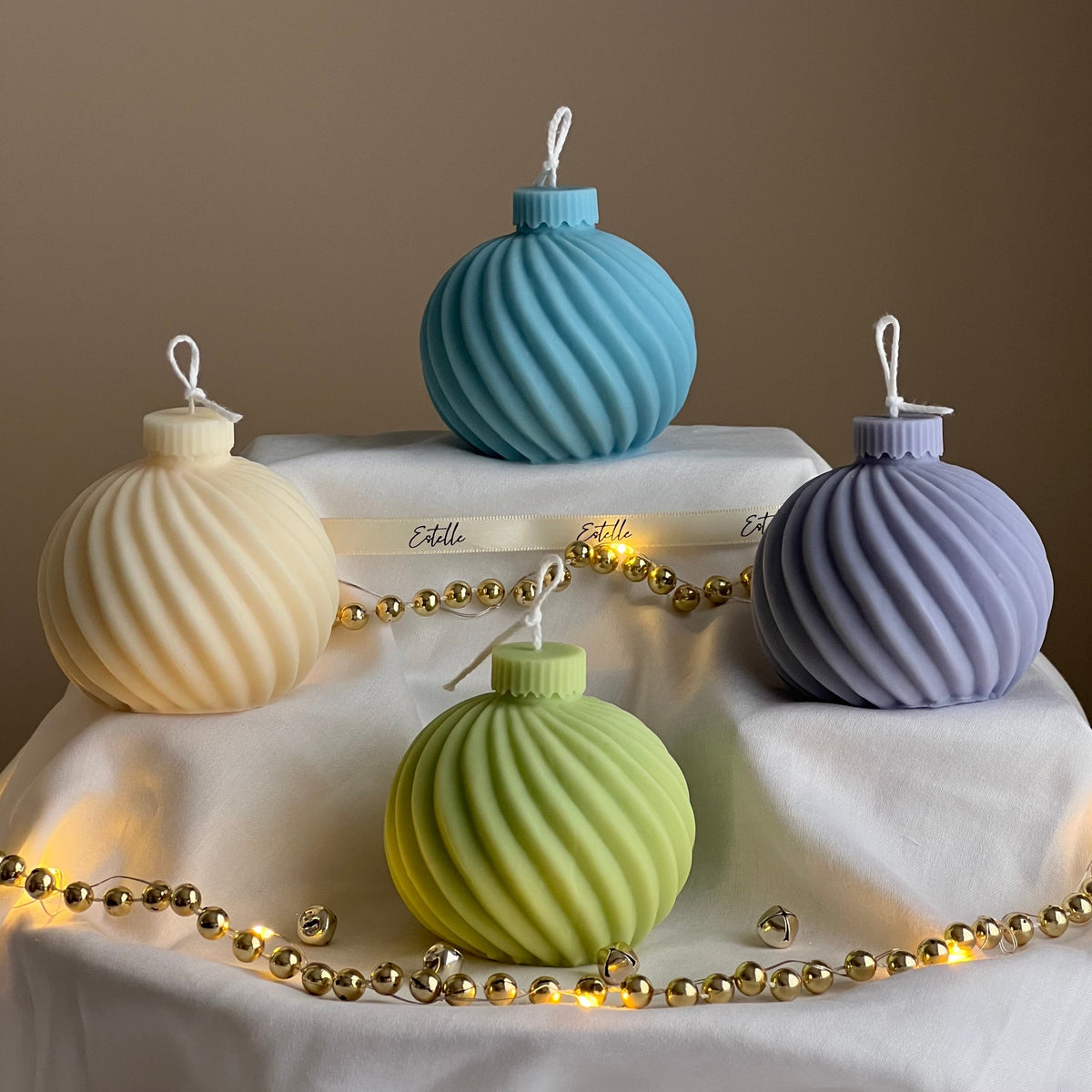 Bougie de soja à motifs tourbillons pour Noël : Décoration de fêtes artisanale