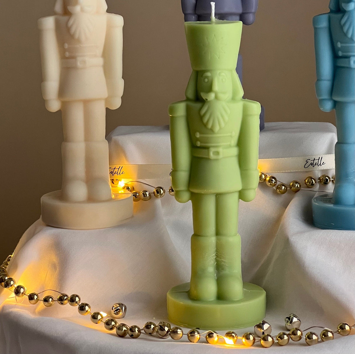 Bougie Casse-Noisette Faite Main : Cadeau Décoratif de Noël Sculptural