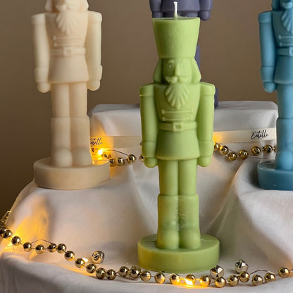 Bougie Casse-Noisette Faite Main : Cadeau Décoratif de Noël Sculptural