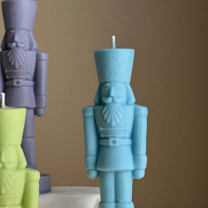 Bougie Casse-Noisette Faite Main : Cadeau Décoratif de Noël Sculptural