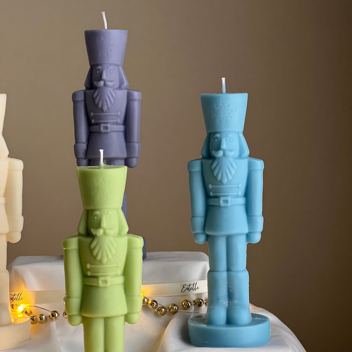 Bougie Casse-Noisette Faite Main : Cadeau Décoratif de Noël Sculptural