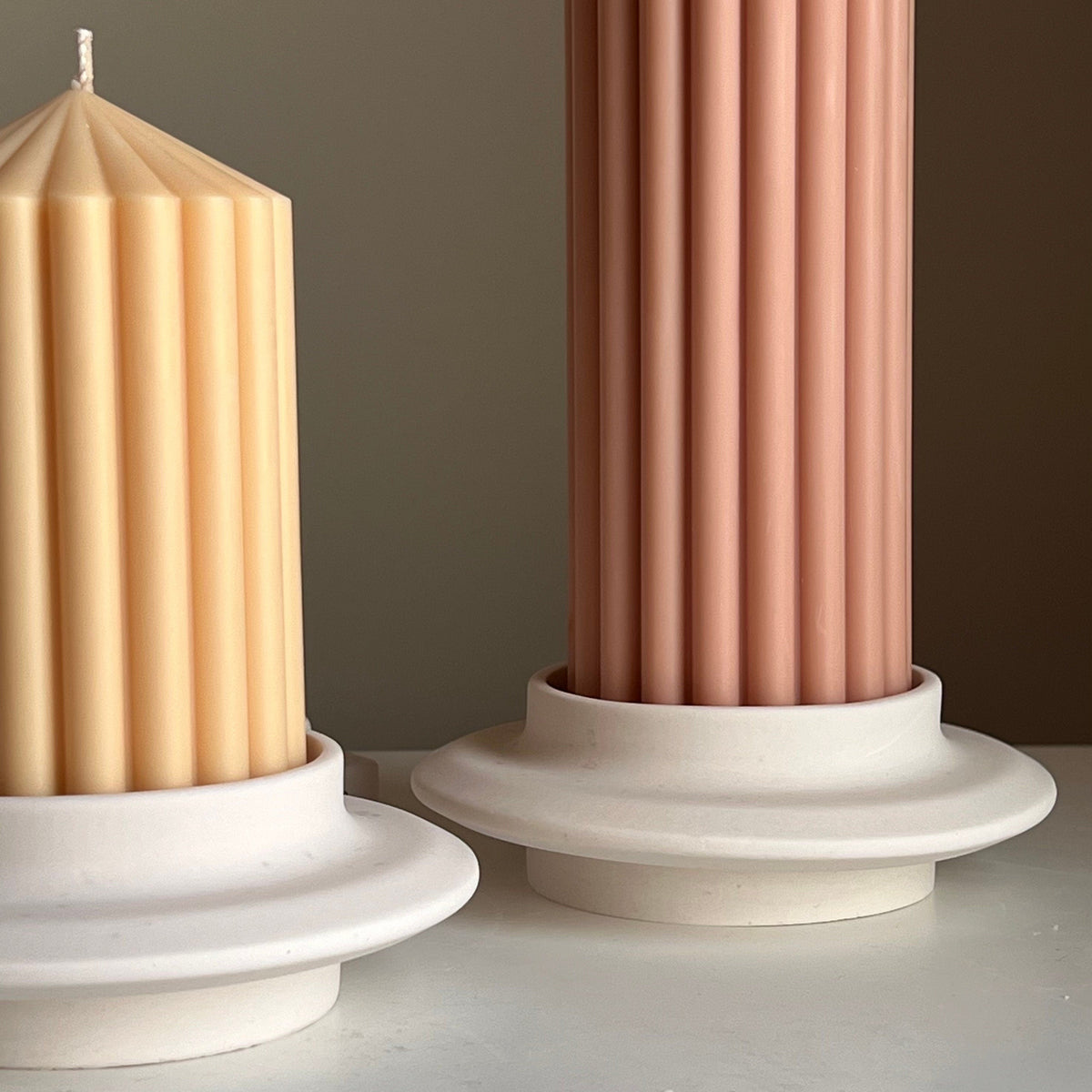 Bougeoir Pilier Rond en Jesmonite Fait Main : Décoration de Mariage Minimaliste
