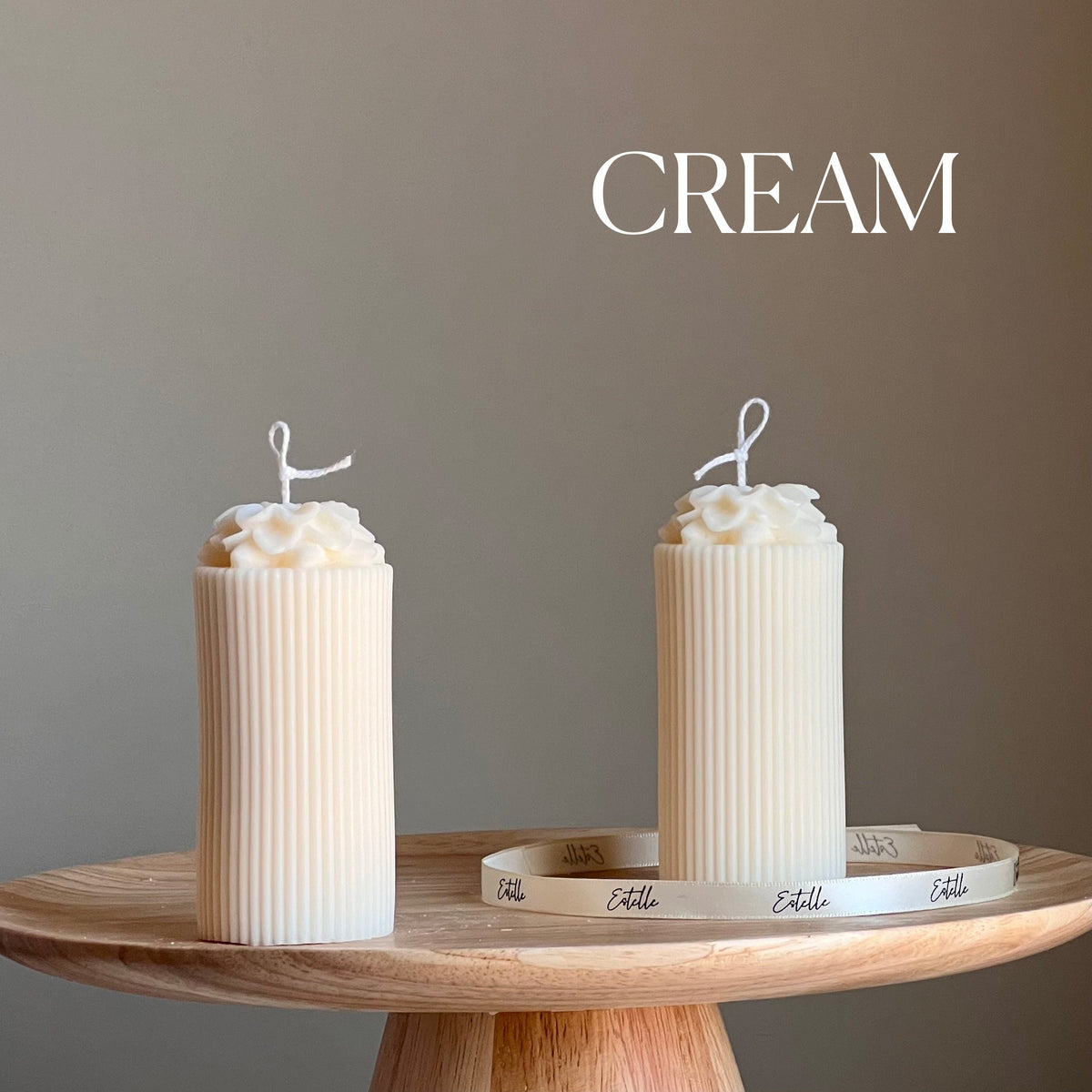 Bougie Pilier en Cire de Soja Fleur Sculpturale : Décoration d'Intérieur Minimaliste