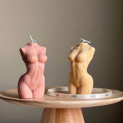Bougie Géométrique Femme Torse : Sculpture Faite Main en Cire de Soja Végétalienne