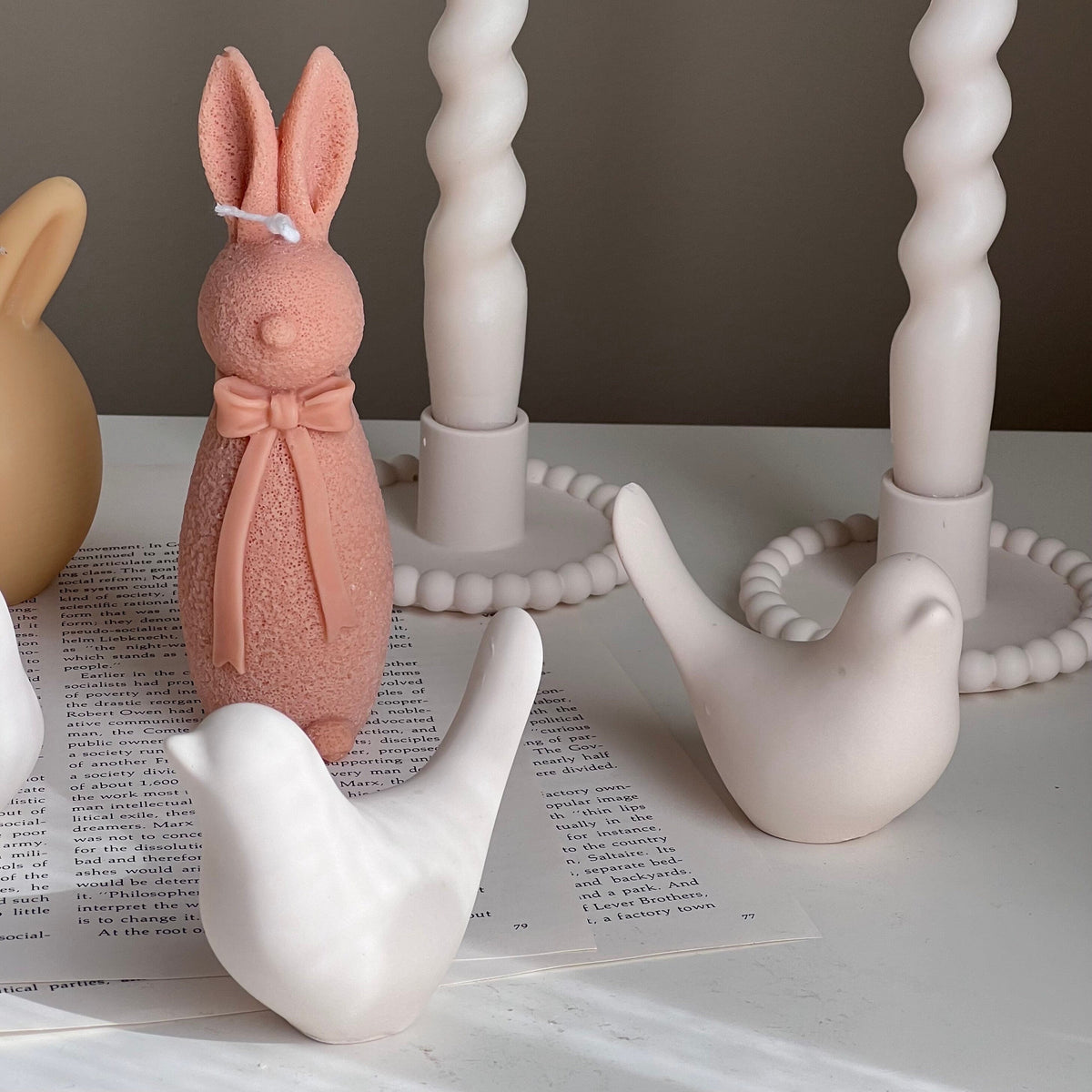 Décor printanier d'oiseaux en pierre faits à la main : cadeau scandinave en jesmonite