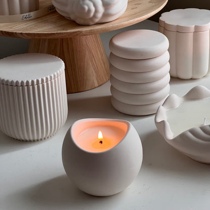 Bougie artisanale en cire de soja dans un bol en Jesmonite - Parfum personnalisé
