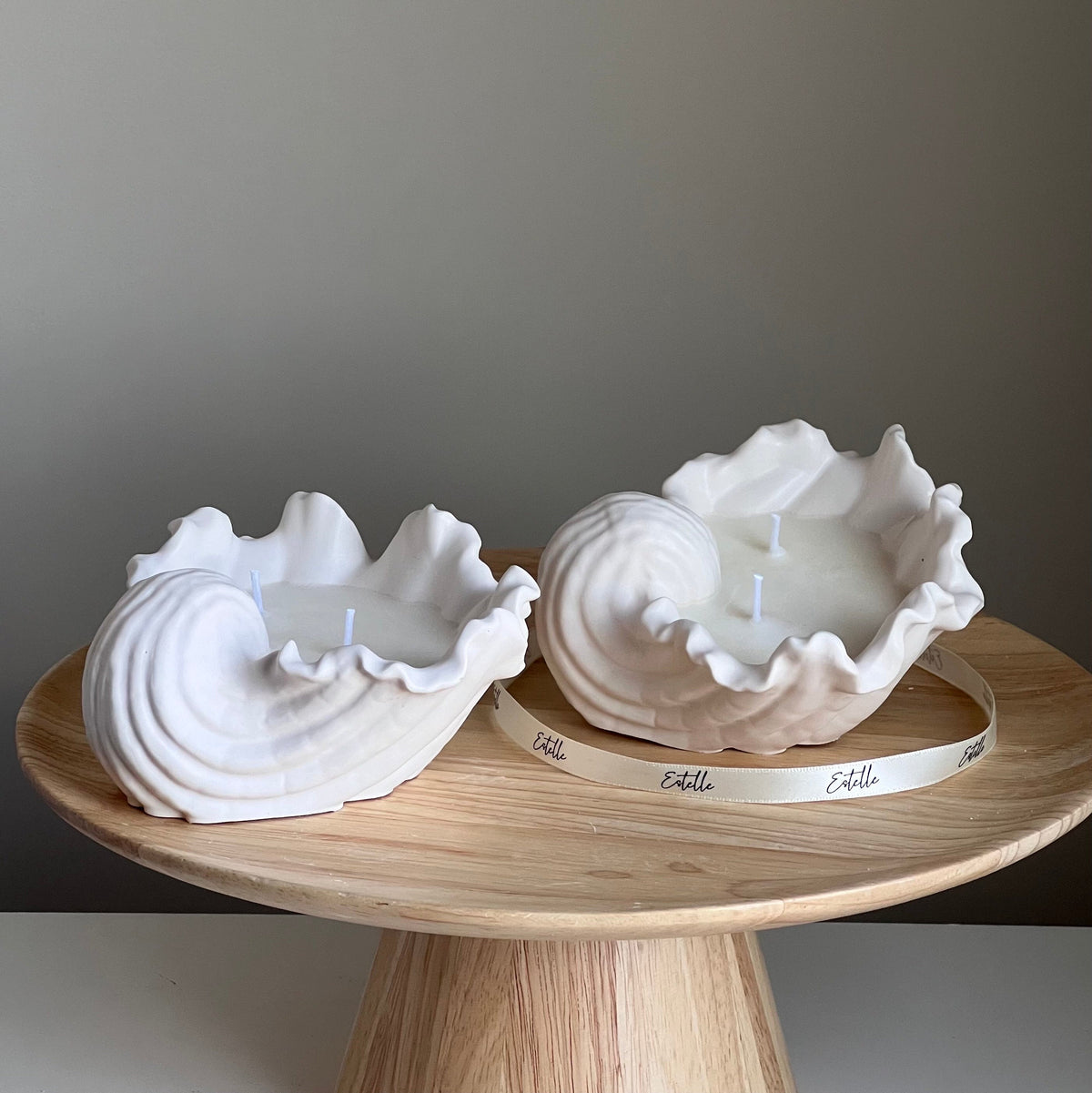 Bougie Coquillage en Cire de Soja | Récipient en Jesmonite, Faite à la Main