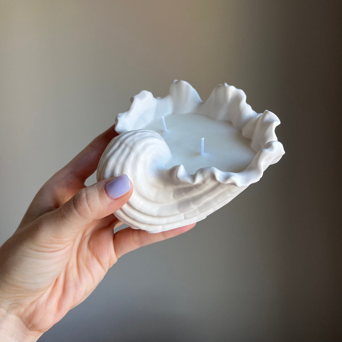 Bougie Coquillage en Cire de Soja | Récipient en Jesmonite, Faite à la Main