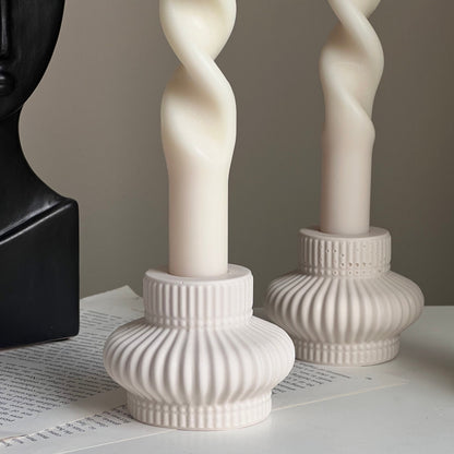 Bougeoir cannelé en jesmonite : Décoration de table minimaliste