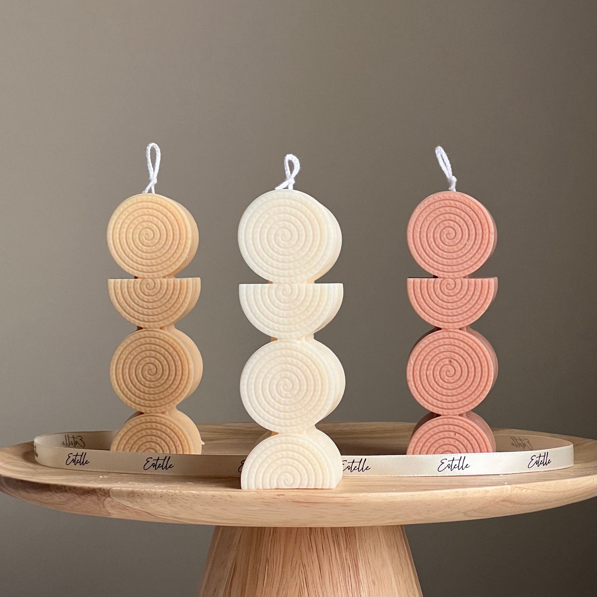 Bougie pilier sculpturale en soja : Décoration d'intérieur minimaliste