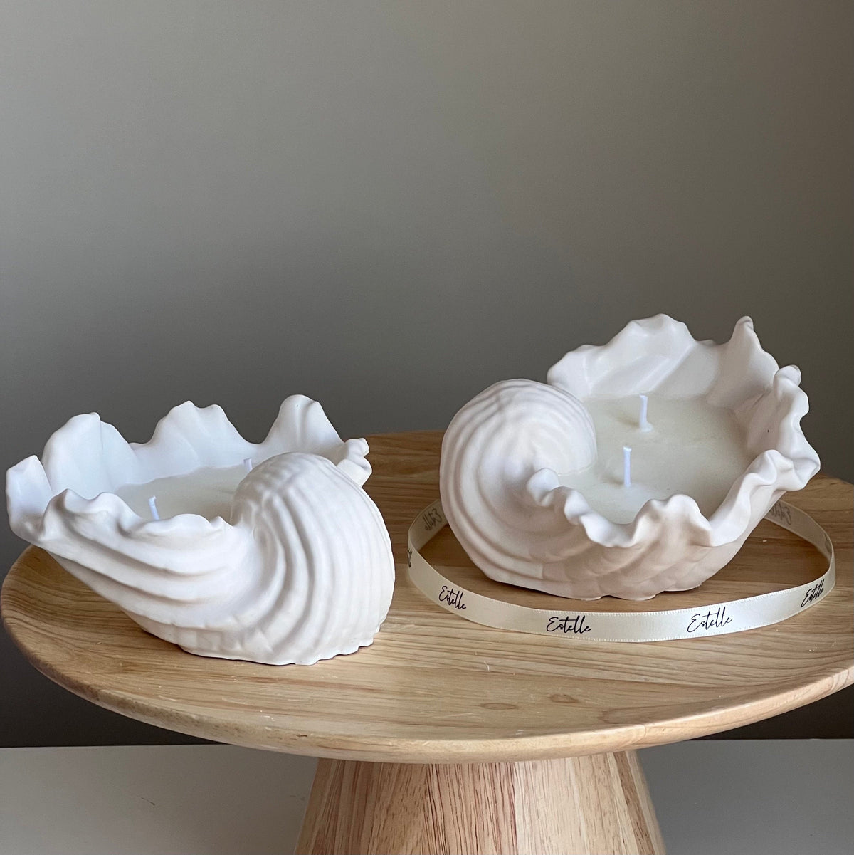 Bougie Coquillage en Cire de Soja | Récipient en Jesmonite, Faite à la Main