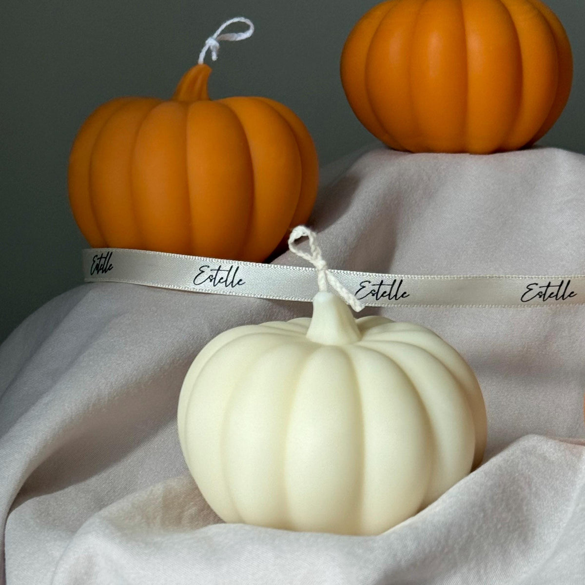 Bougie d'automne artisanale à la cire de soja en forme de citrouille : Cadeau de décoration