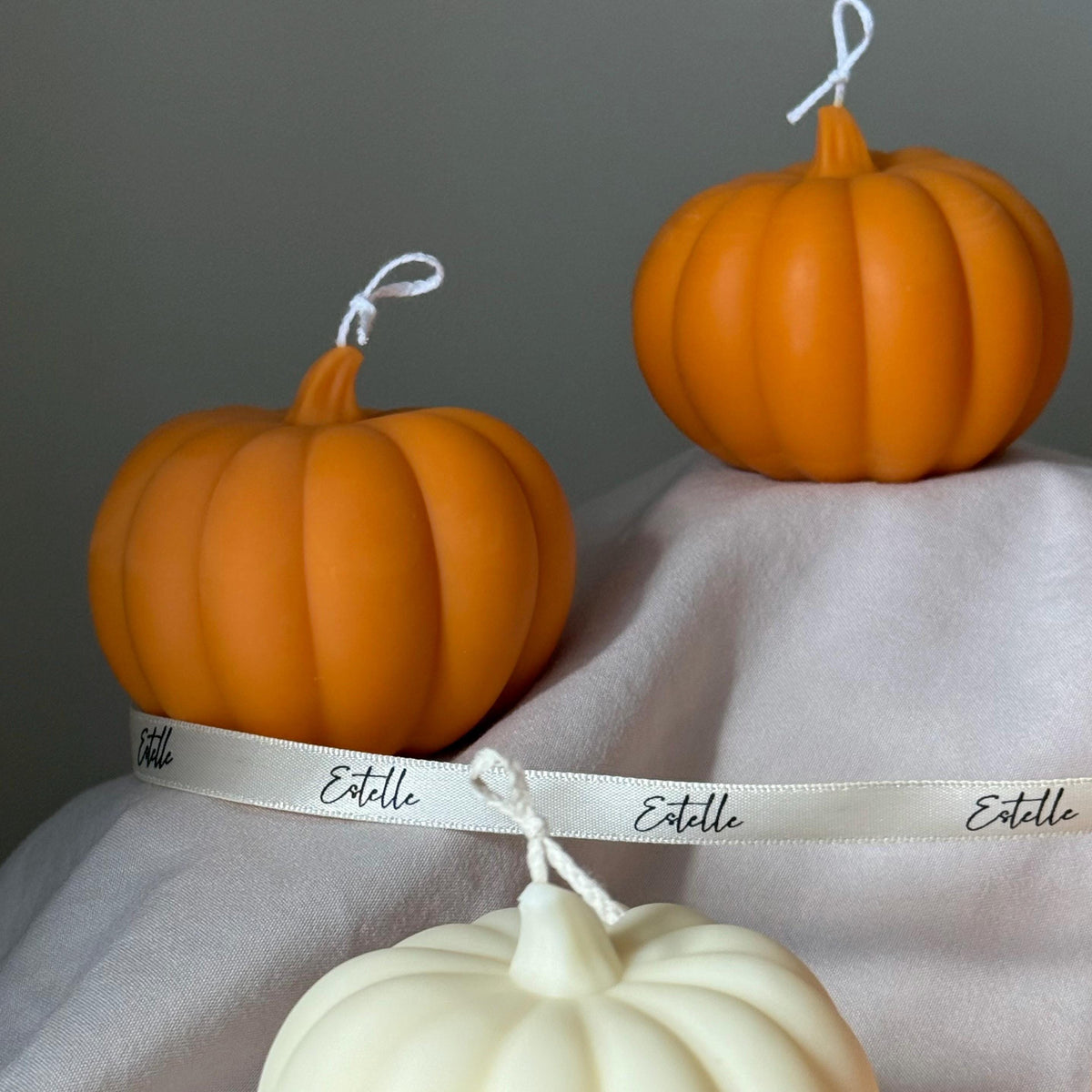 Bougie d'automne artisanale à la cire de soja en forme de citrouille : Cadeau de décoration