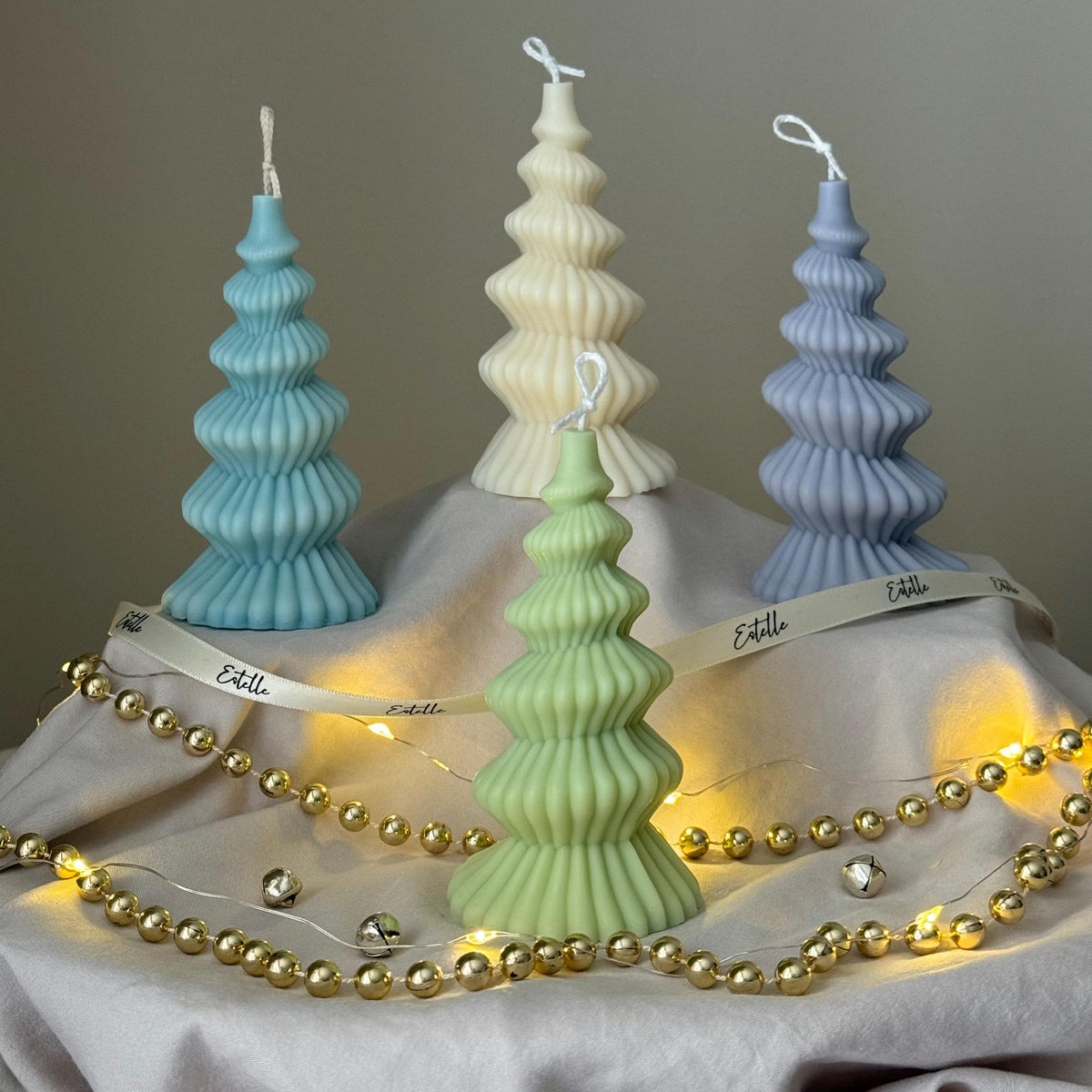 Bougie Arbre de Noël Spirale Coulée à la Main : Sculpture en Cire de Soja